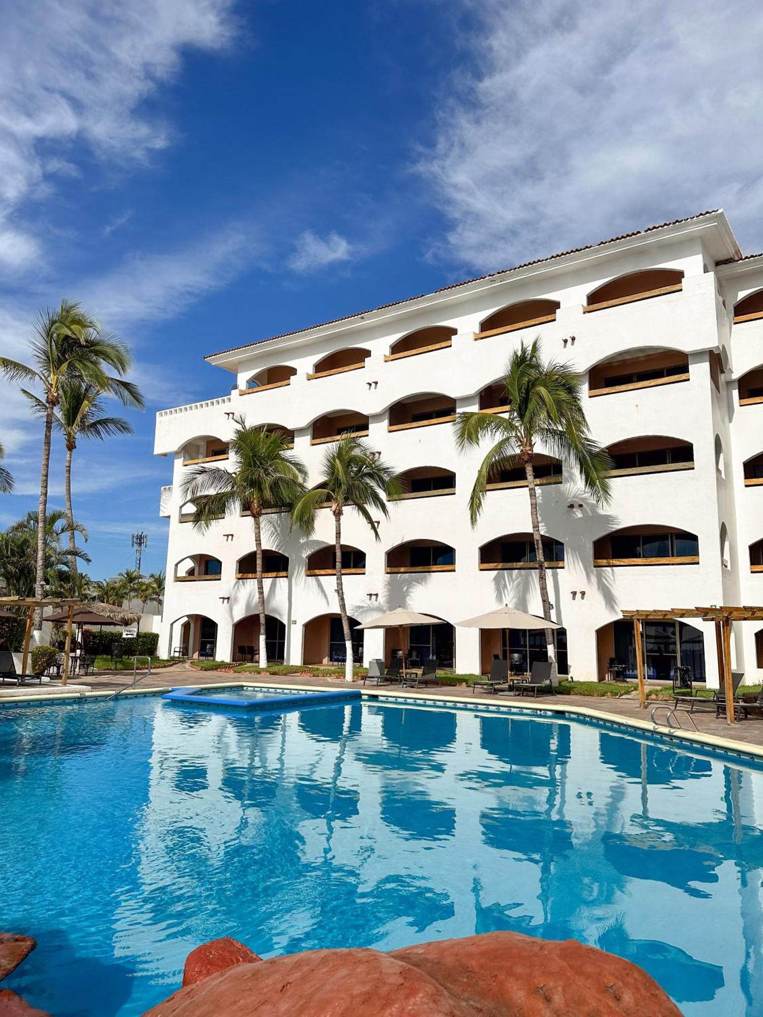 Hotel Quijote Inn Mazatlan Exterior photo