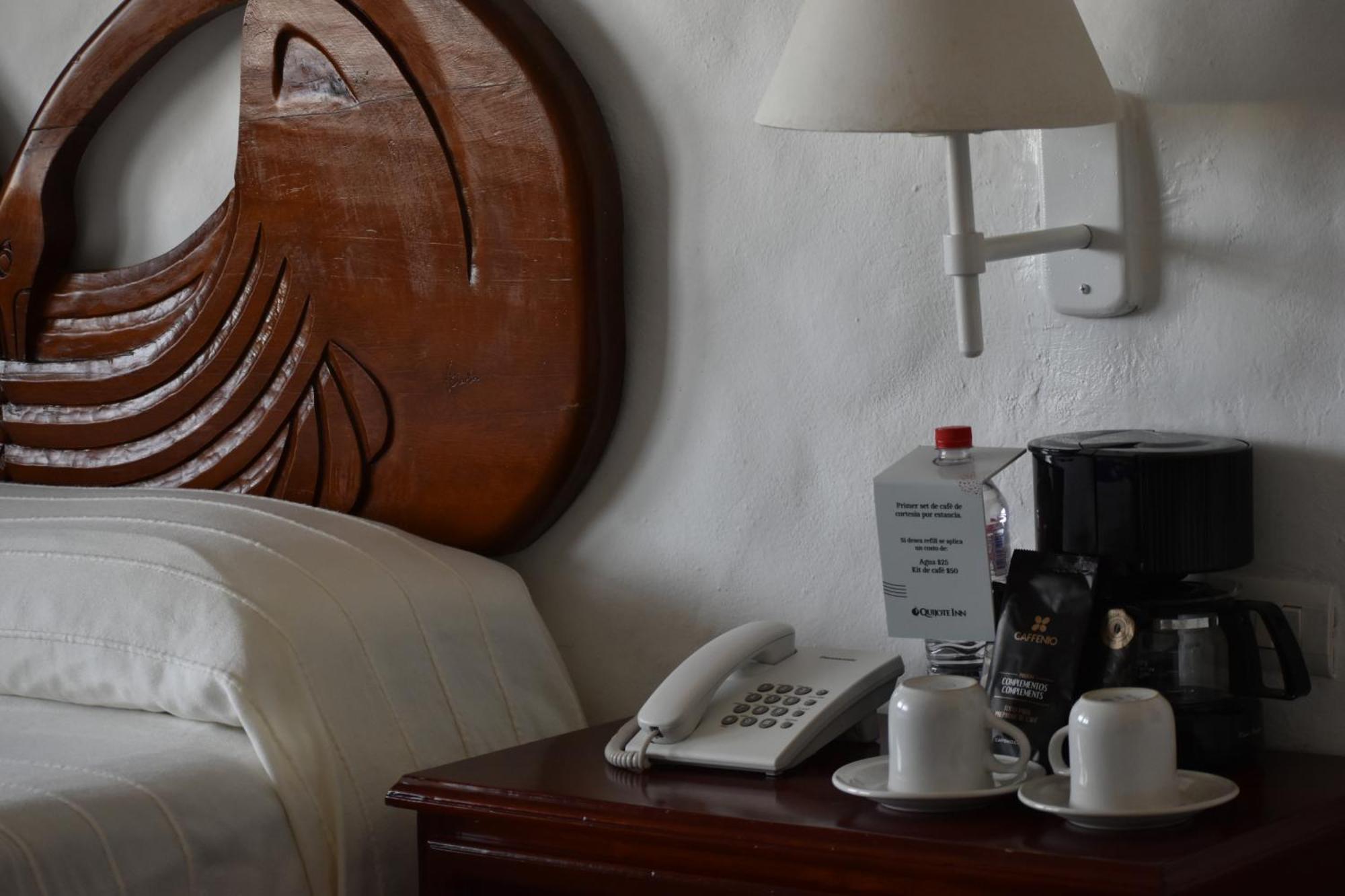 Hotel Quijote Inn Mazatlan Exterior photo